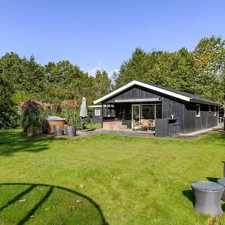 Kennet - 30km From The Sea By Interhome