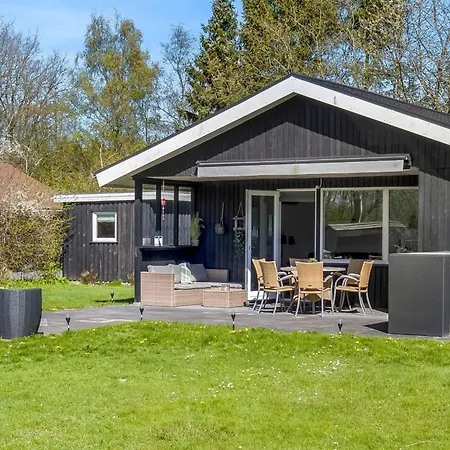 Kennet - 30km From The Sea By Interhome